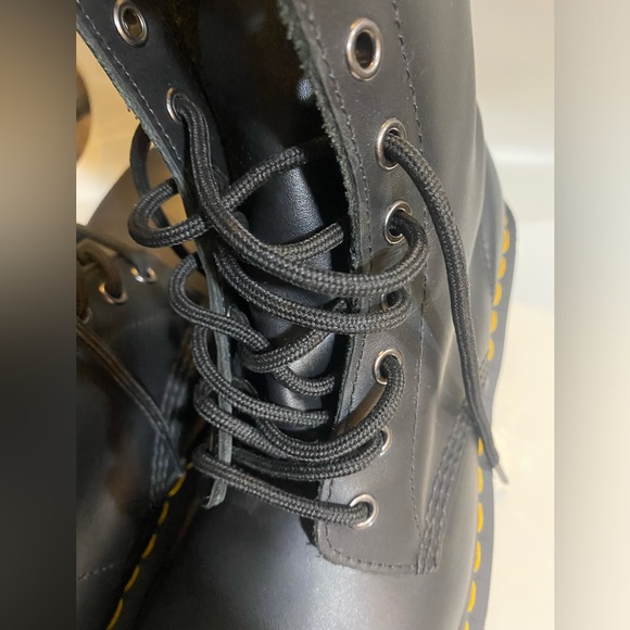 ⭐️ Dr. Martens | 1460 Smooth Leather Lace-up Boots | Black | US 9 - Picture 9 of 15